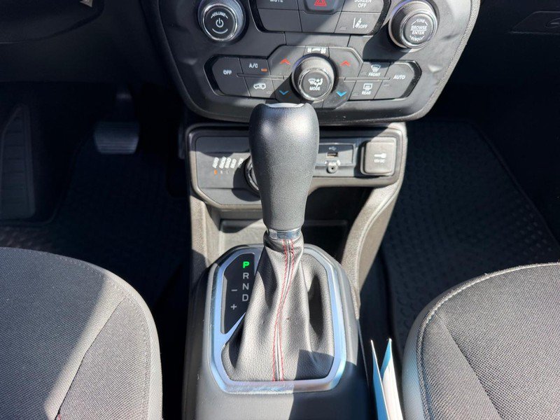 Used 2023 Jeep Renegade Trailhawk AWD/4WD image 15