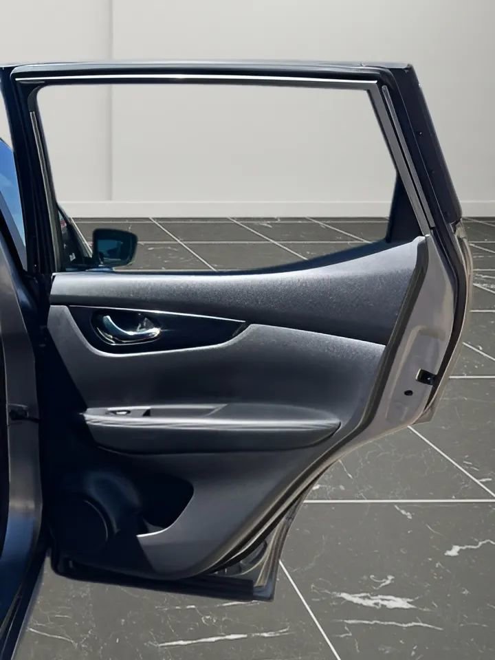 Used 2017 Nissan Rogue Sport SV w/ SV Premium Package image 14