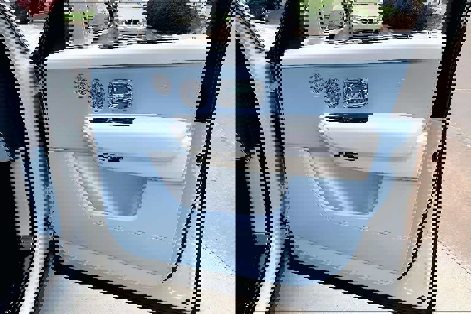 Used 2024 Rolls-Royce Cullinan w/ Cullinan Package image 21