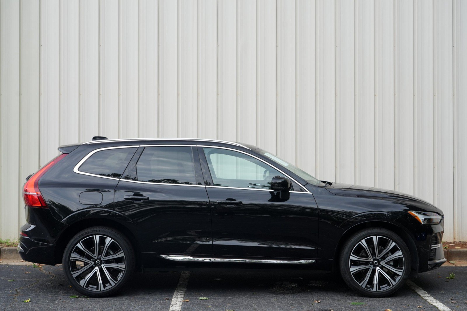 Used 2023 Volvo XC60 B5 Ultimate w/ Climate Package FWD image 54
