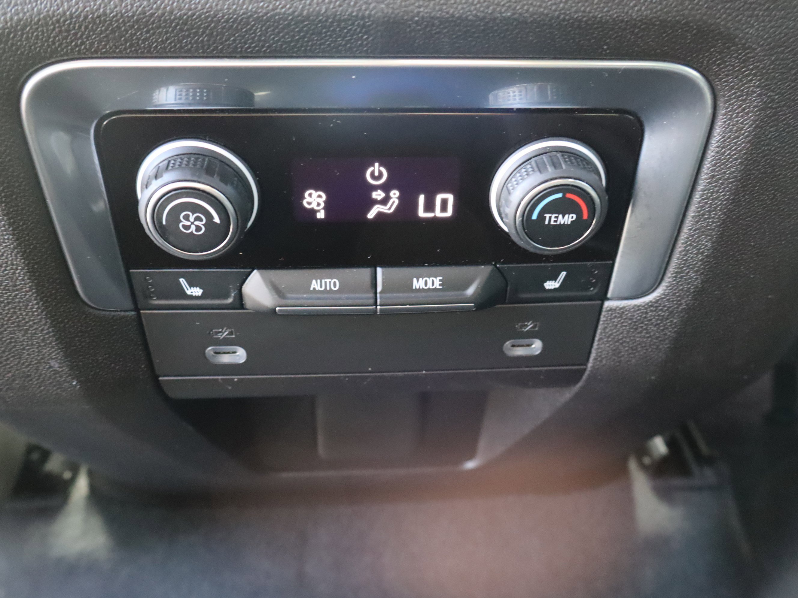 Used 2021 Chevrolet Tahoe Z71 w/ Z71 Off-Road Package AWD/4WD image 33