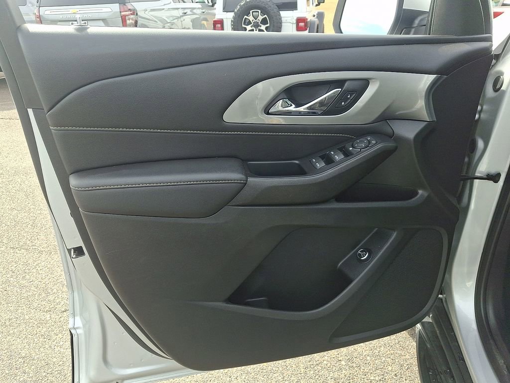 Used 2022 Chevrolet Traverse LT image 12