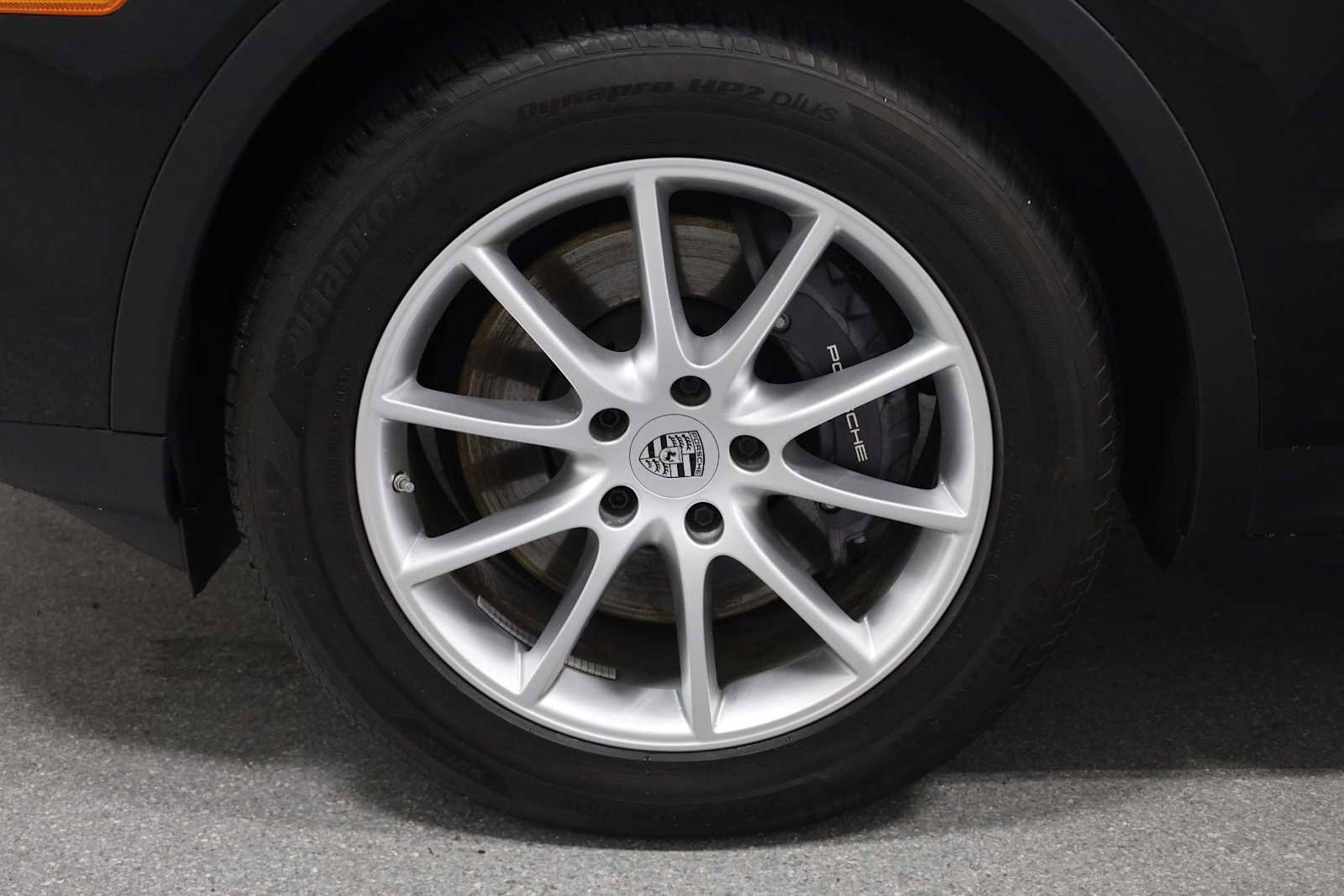 Certified 2024 Porsche Cayenne AWD/4WD image 35