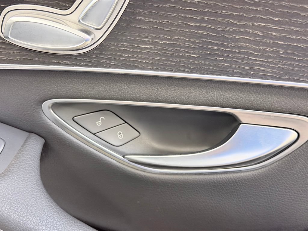 Used 2020 Mercedes-Benz C 300 Sedan image 38