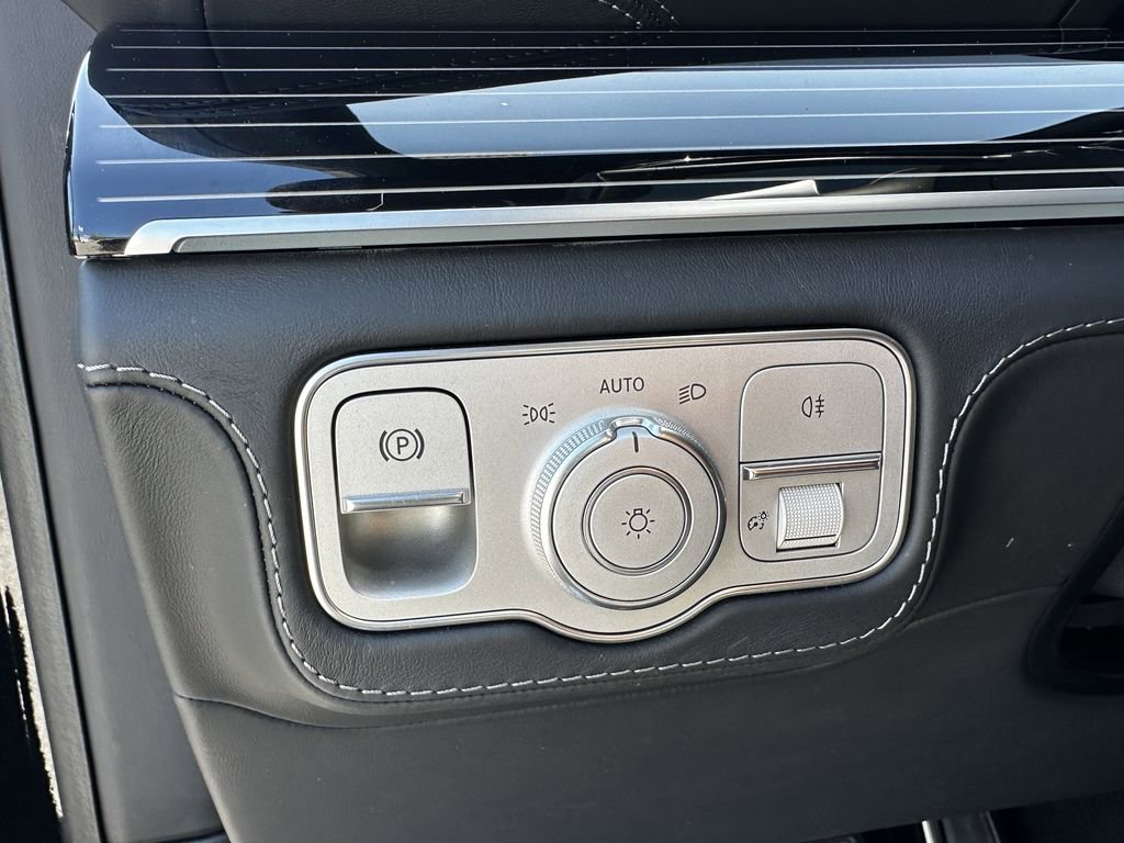 Certified 2024 Mercedes-Benz Maybach GLS 600 4MATIC image 37