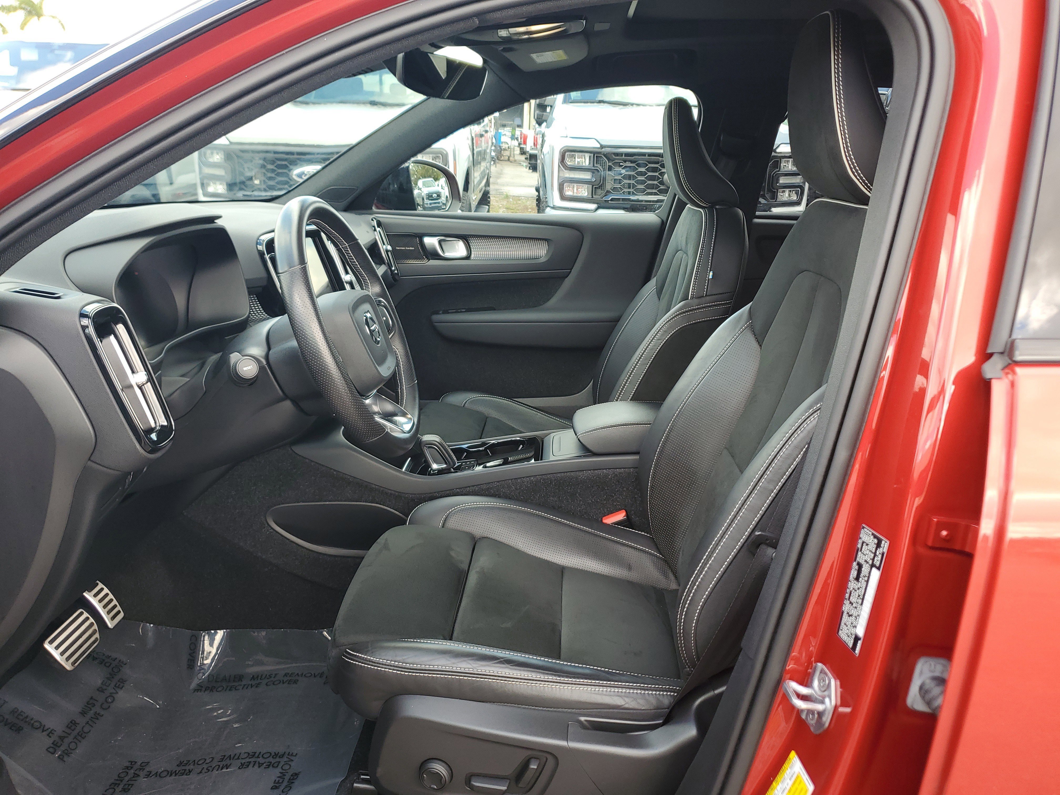 Used 2021 Volvo XC40 P8 Recharge w/ Advanced Package image 11