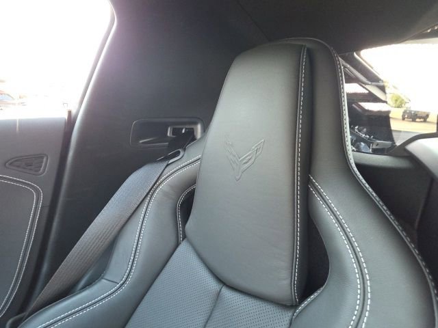 Used 2022 Chevrolet Corvette Stingray Coupe w/ 1LT RWD image 23