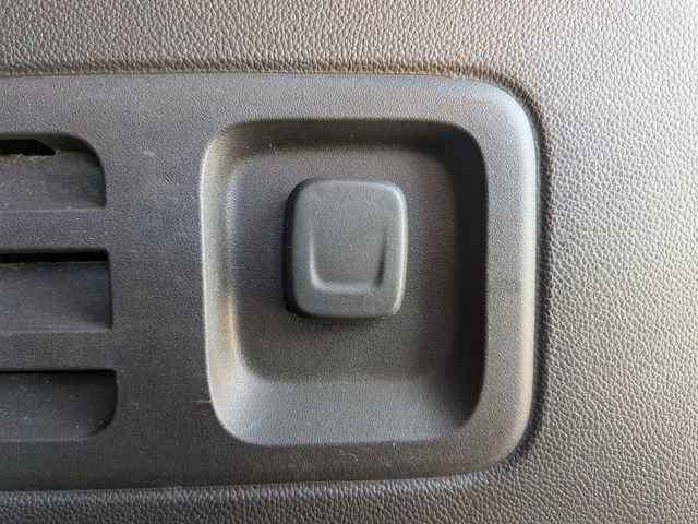 Used 2022 Chevrolet Traverse LT FWD image 28