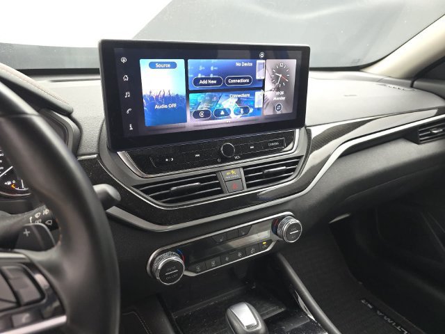 Used 2025 Nissan Altima 2.5 SR w/ SR Premium Package FWD image 18