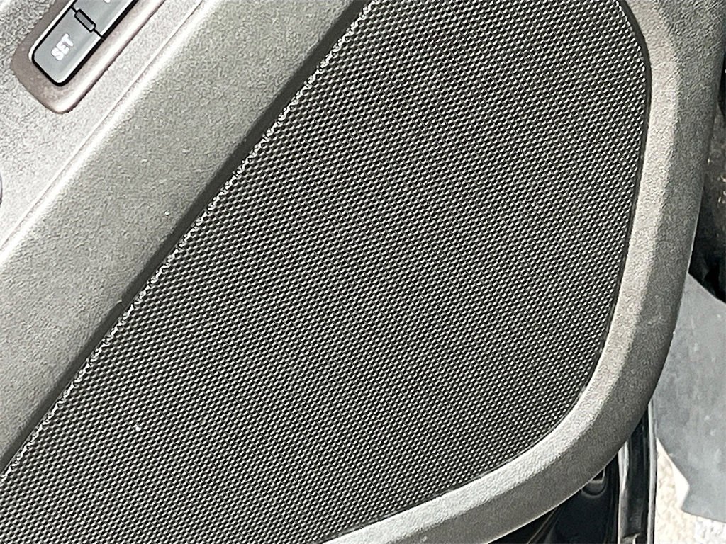 Used 2020 Chevrolet Equinox LT w/ Midnight Edition image 18