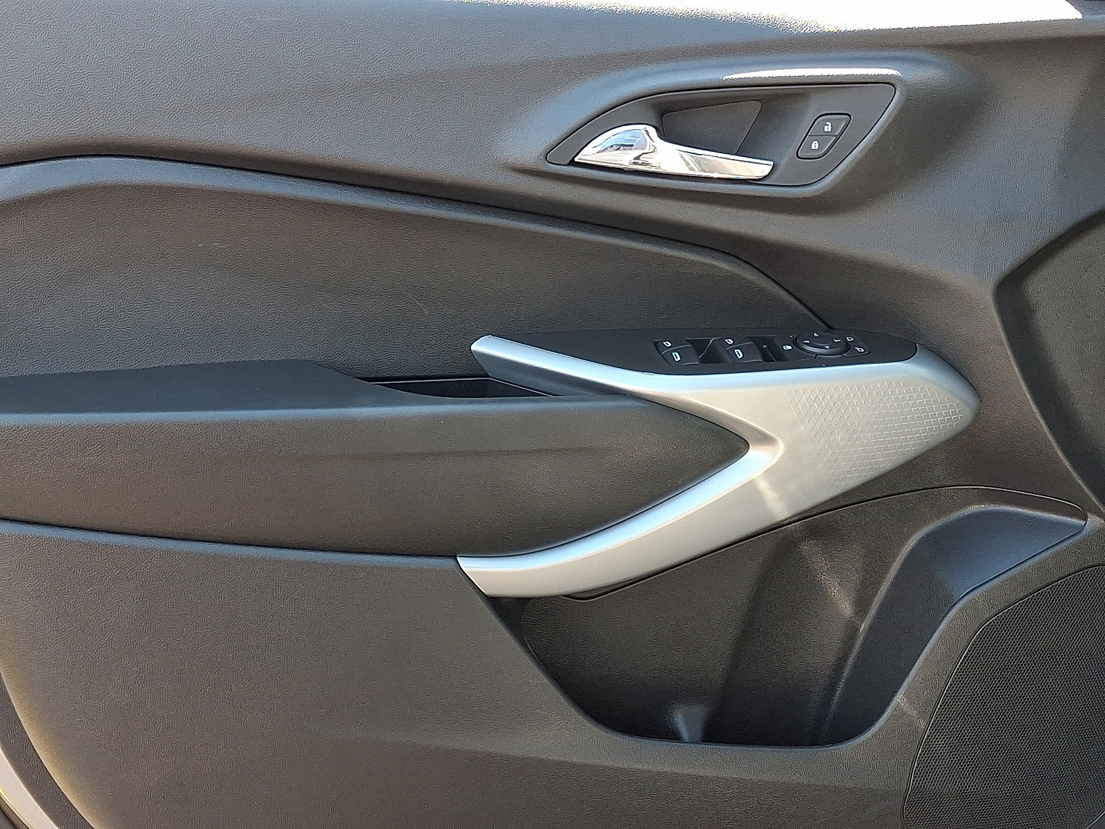 Used 2025 Chevrolet Trax LS image 13