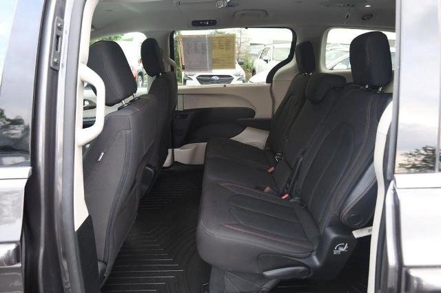 Used 2019 Chrysler Pacifica Touring Plus w/ Tire & Wheel Group FWD image 23