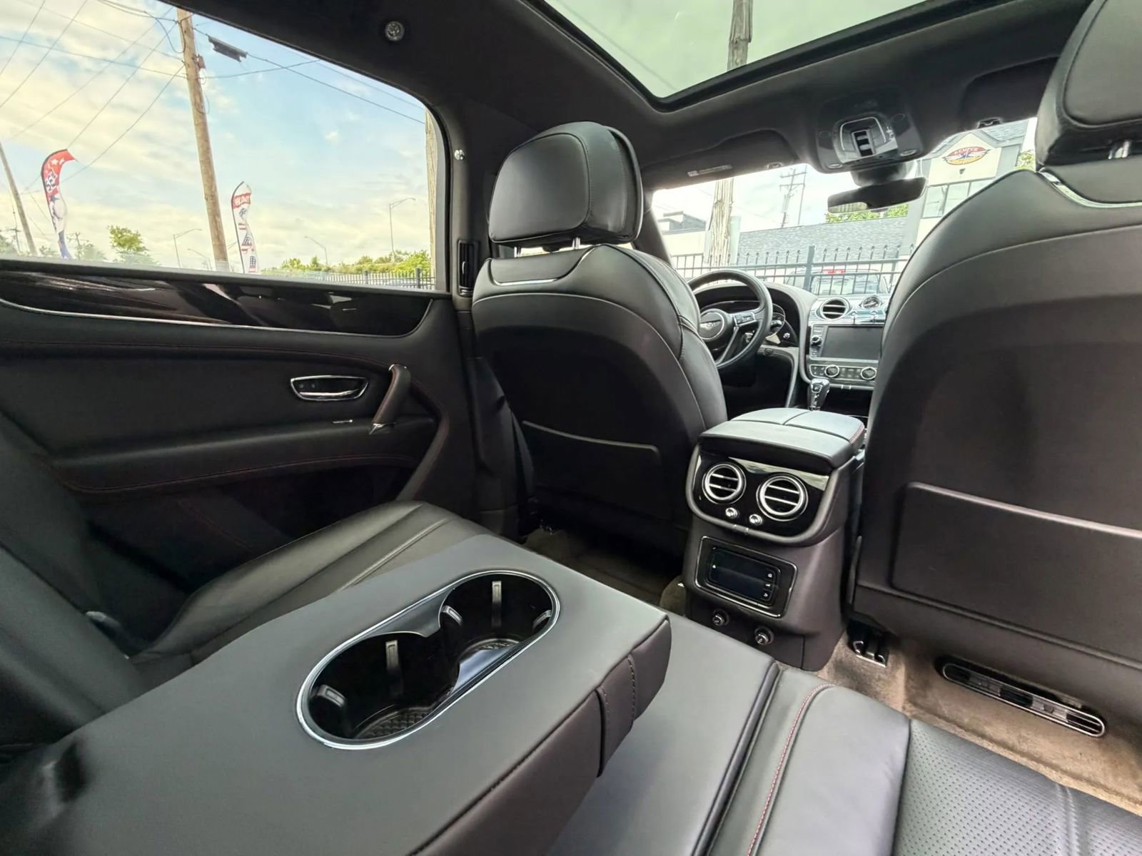 Used 2020 Bentley Bentayga AWD/4WD image 70