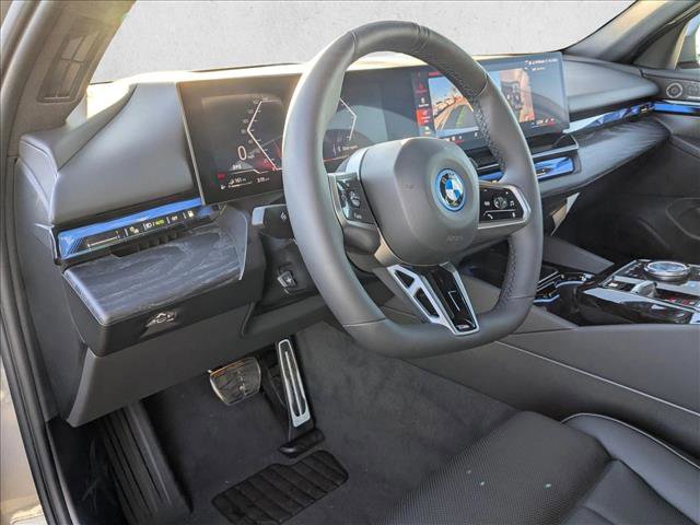 New 2026 BMW 550e xDrive image 3