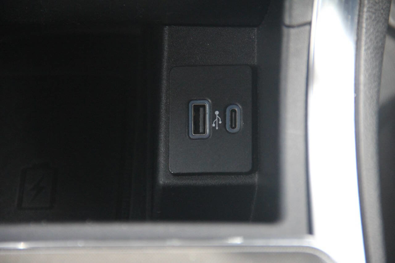 Used 2022 Ford Edge Titanium image 20