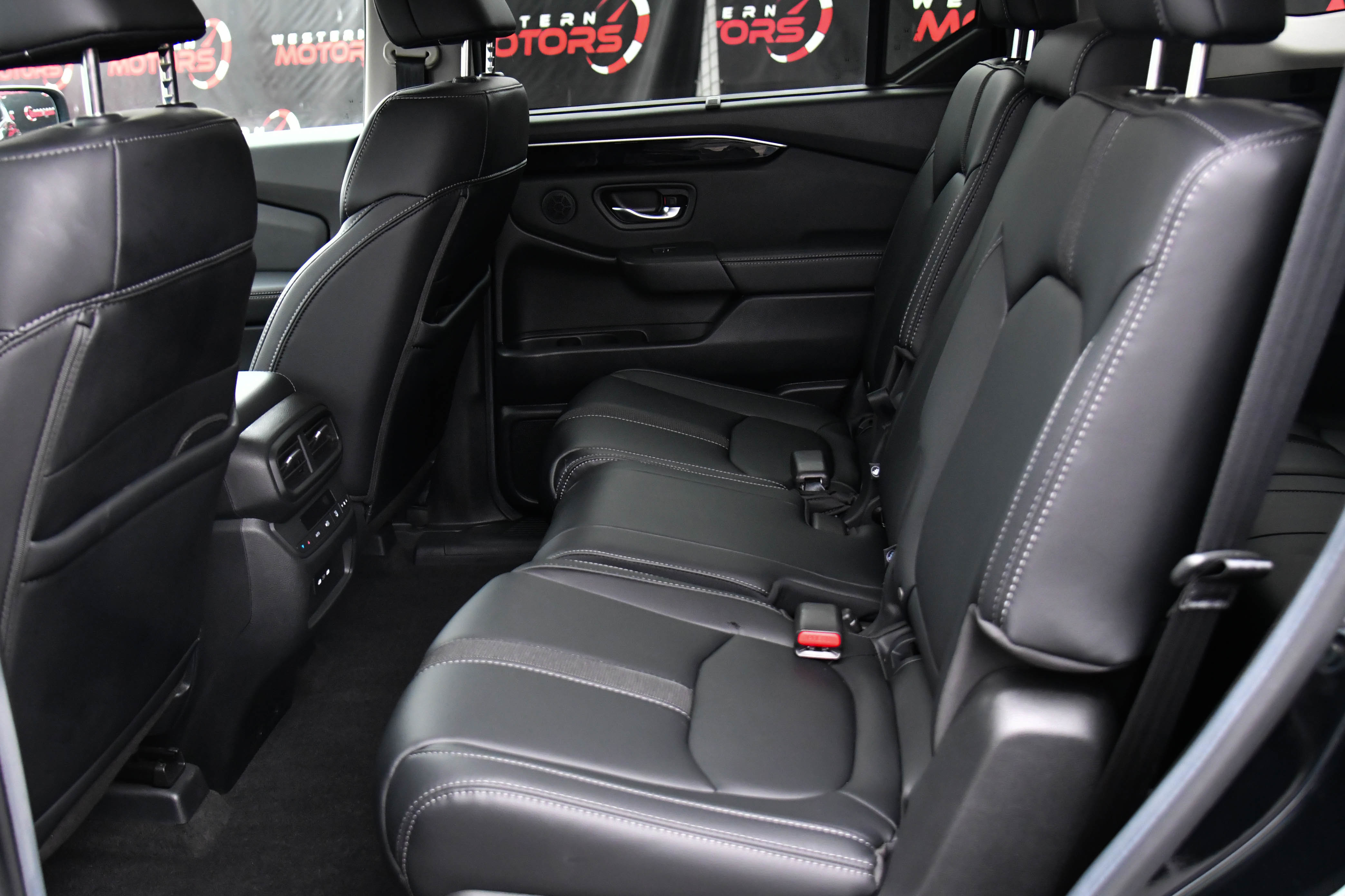 Used 2025 Honda Pilot EX-L image 39