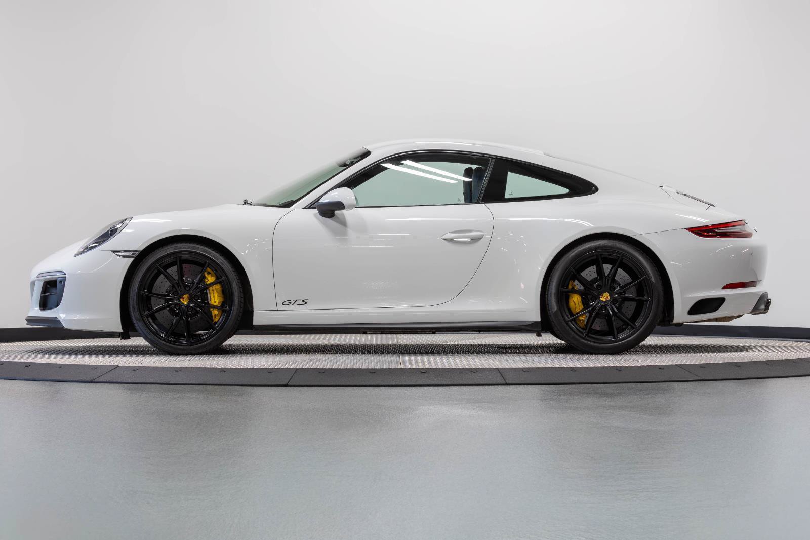 Used 2019 Porsche 911 Carrera GTS RWD image 9
