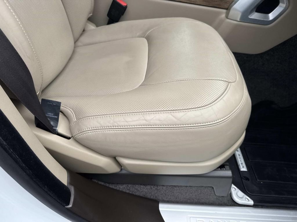 Used 2019 Land Rover Range Rover HSE image 12