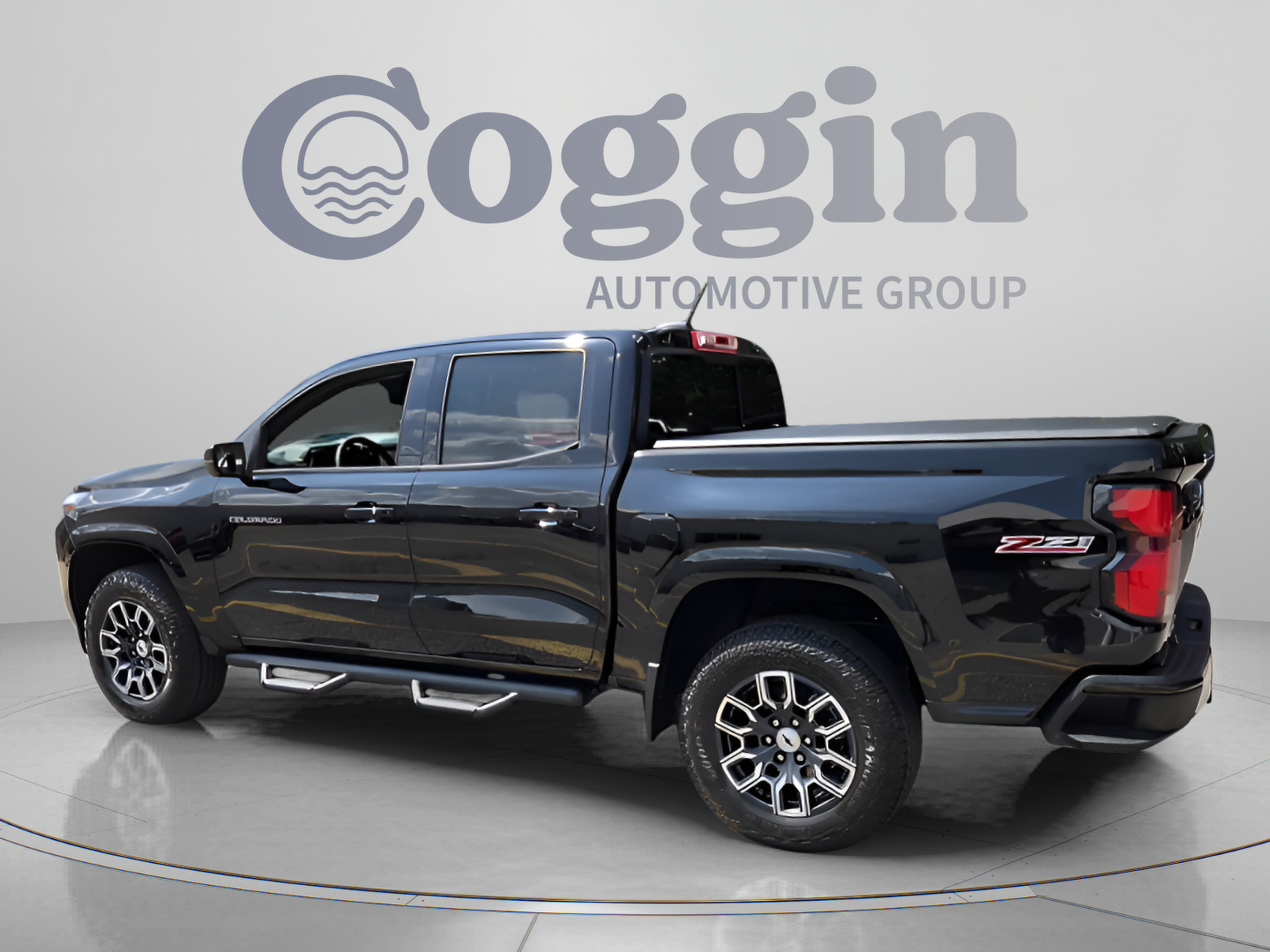 Used 2024 Chevrolet Colorado Z71 AWD/4WD image 3