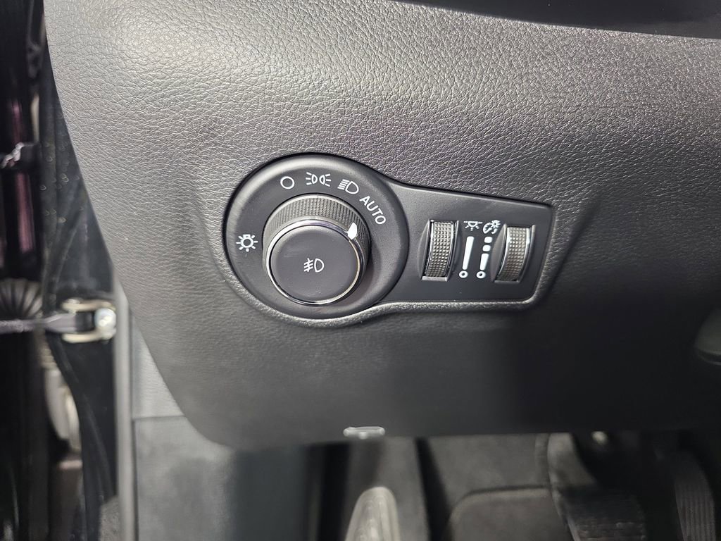Used 2026 Jeep Compass Latitude AWD/4WD image 19