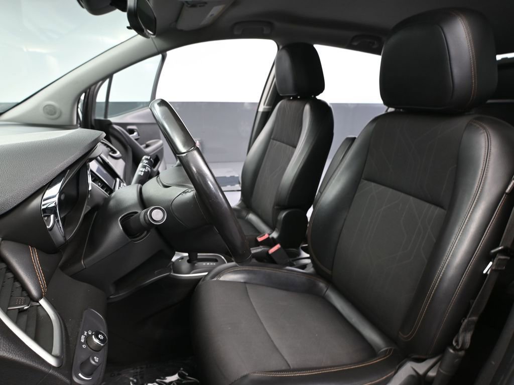 Used 2020 Chevrolet Trax LT w/ LT Convenience Package image 22