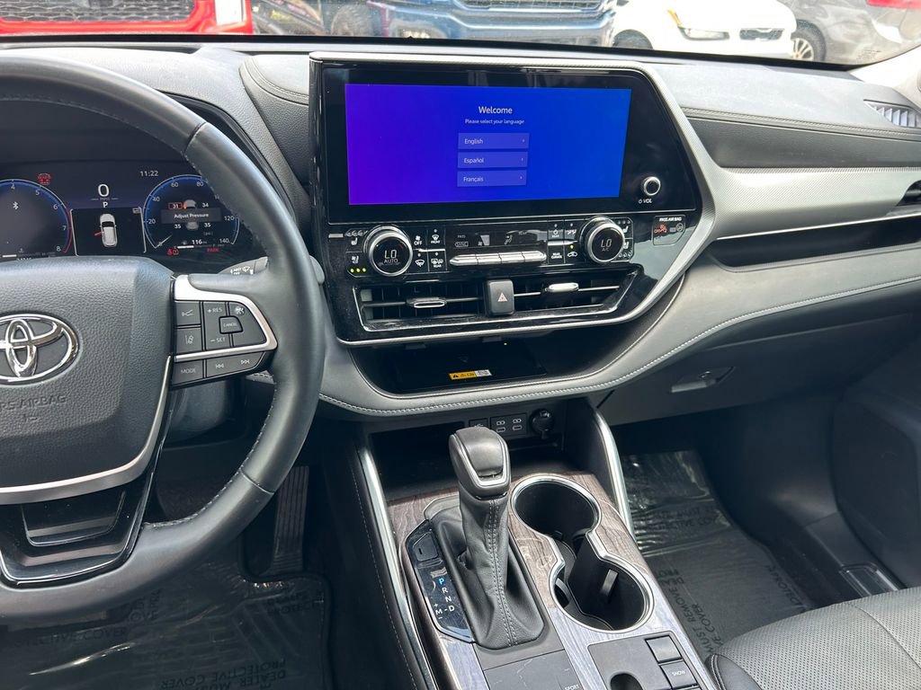 Used 2024 Toyota Highlander Platinum FWD image 20