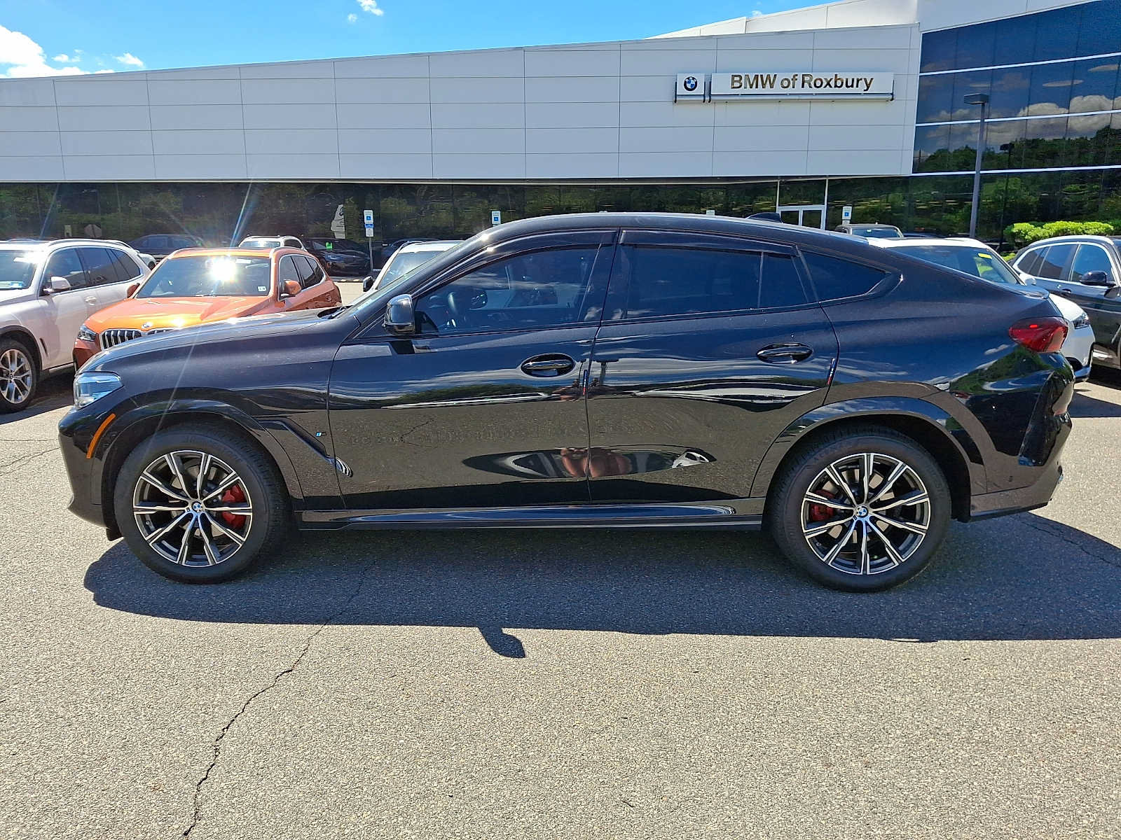 Used 2022 BMW X6 xDrive40i w/ M Sport Package AWD/4WD image 4