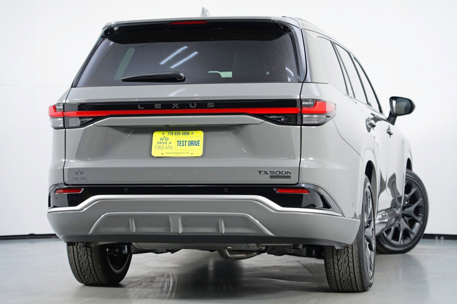 Used 2025 Lexus TX 500h AWD w/ Technology Package image 5