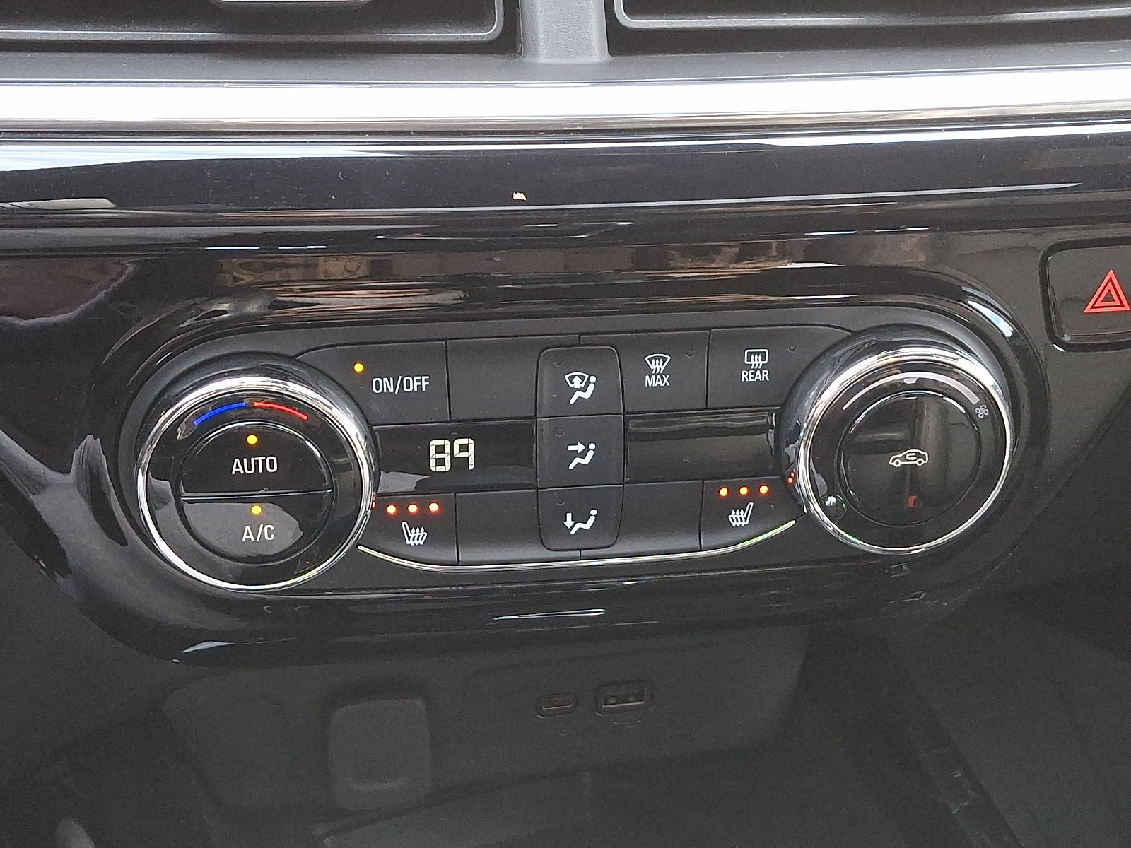 Used 2024 Chevrolet Trax RS w/ Sunroof Package image 18