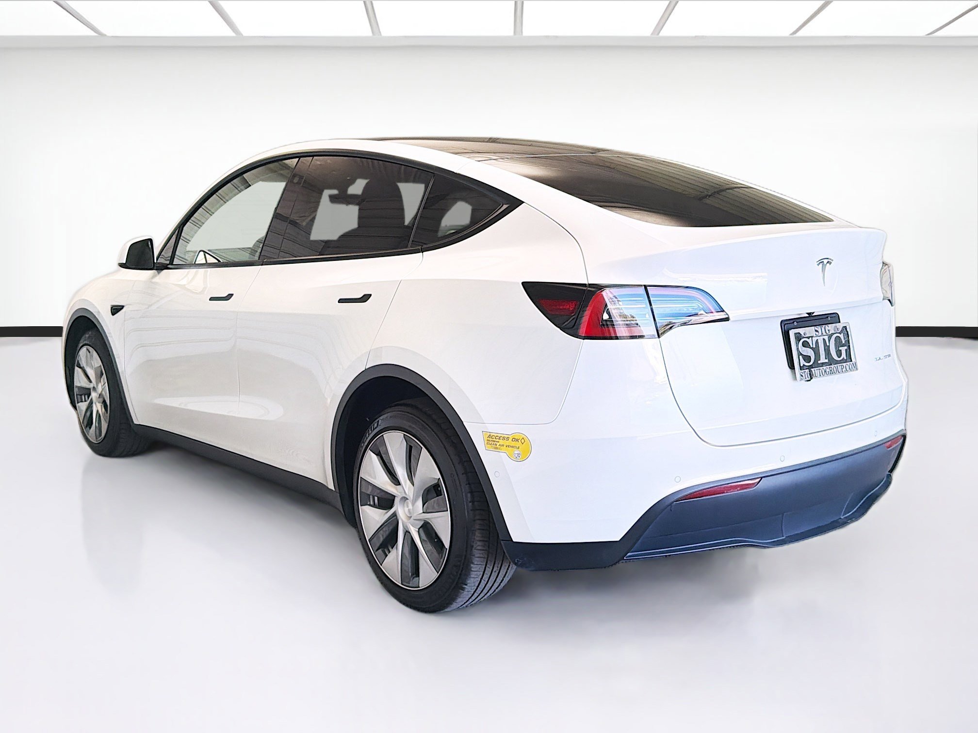 Used 2022 Tesla Model Y Long Range image 6