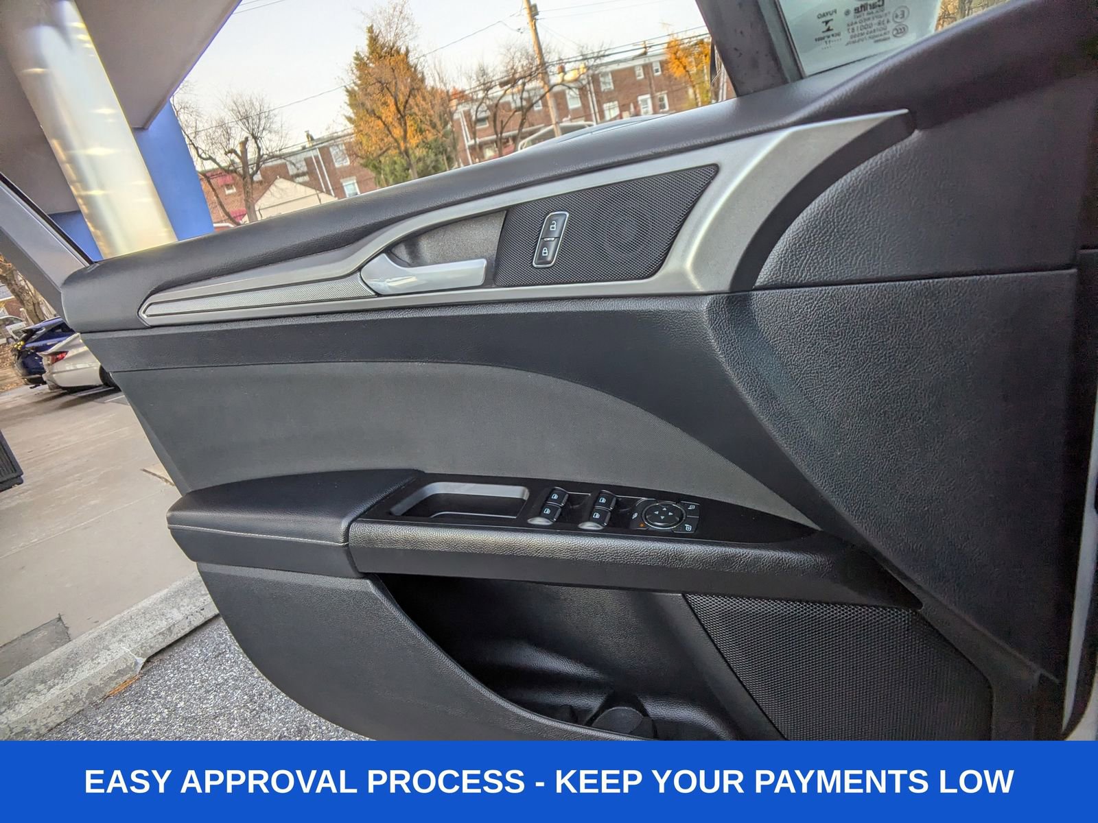 Used 2017 Ford Fusion SE w/ Fusion SE Technology Package image 30