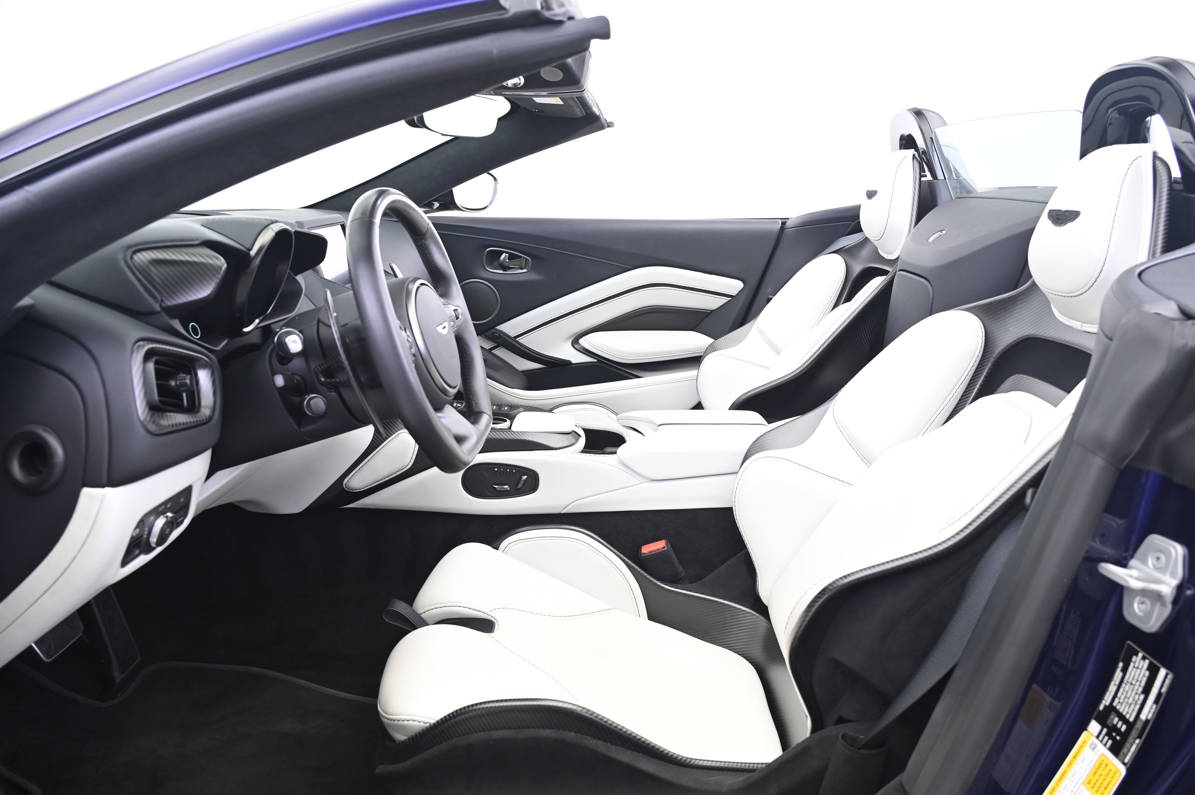 Used 2023 Aston Martin V12 Vantage Roadster image 30
