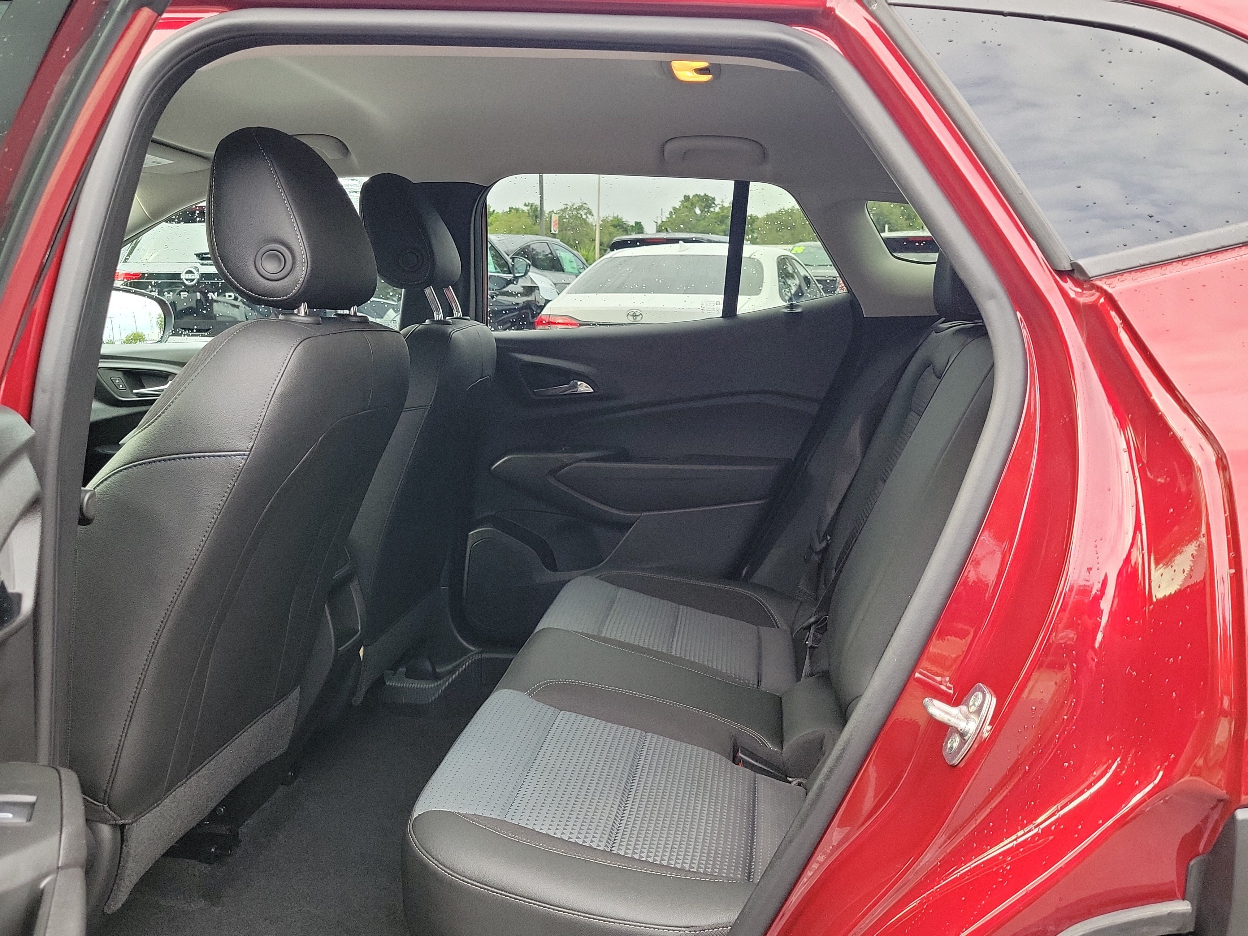 Used 2025 Chevrolet Trax LT FWD image 11