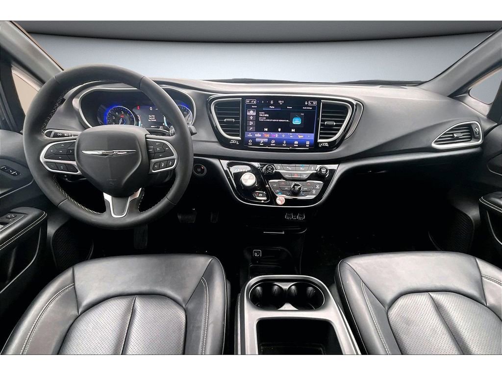 Certified 2025 Chrysler Pacifica Select image 17