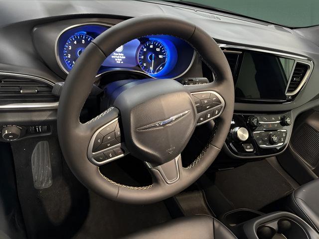 Used 2026 Chrysler Pacifica Select FWD image 19