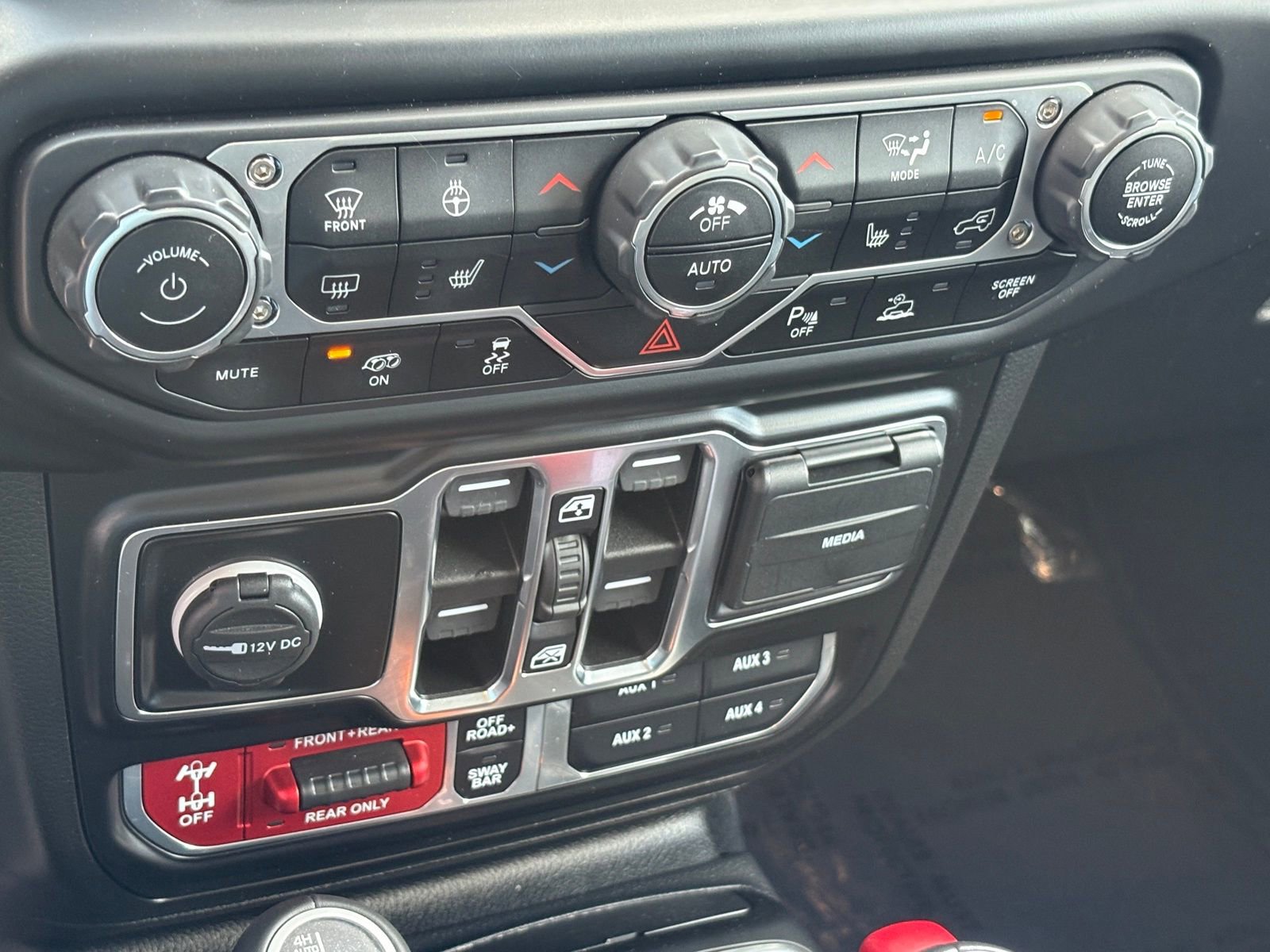 Used 2021 Jeep Wrangler Unlimited Rubicon w/ Dual Top Group image 29