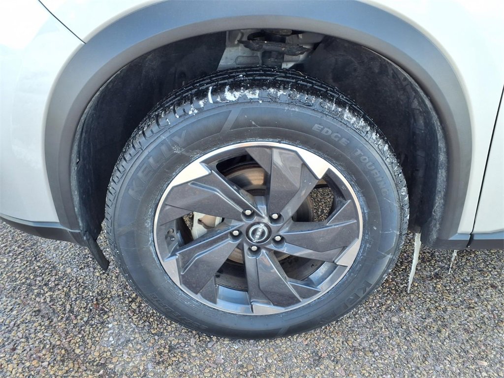 Used 2024 Nissan Rogue SV image 10