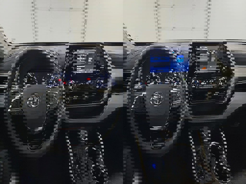 Used 2021 Toyota Highlander XLE image 12