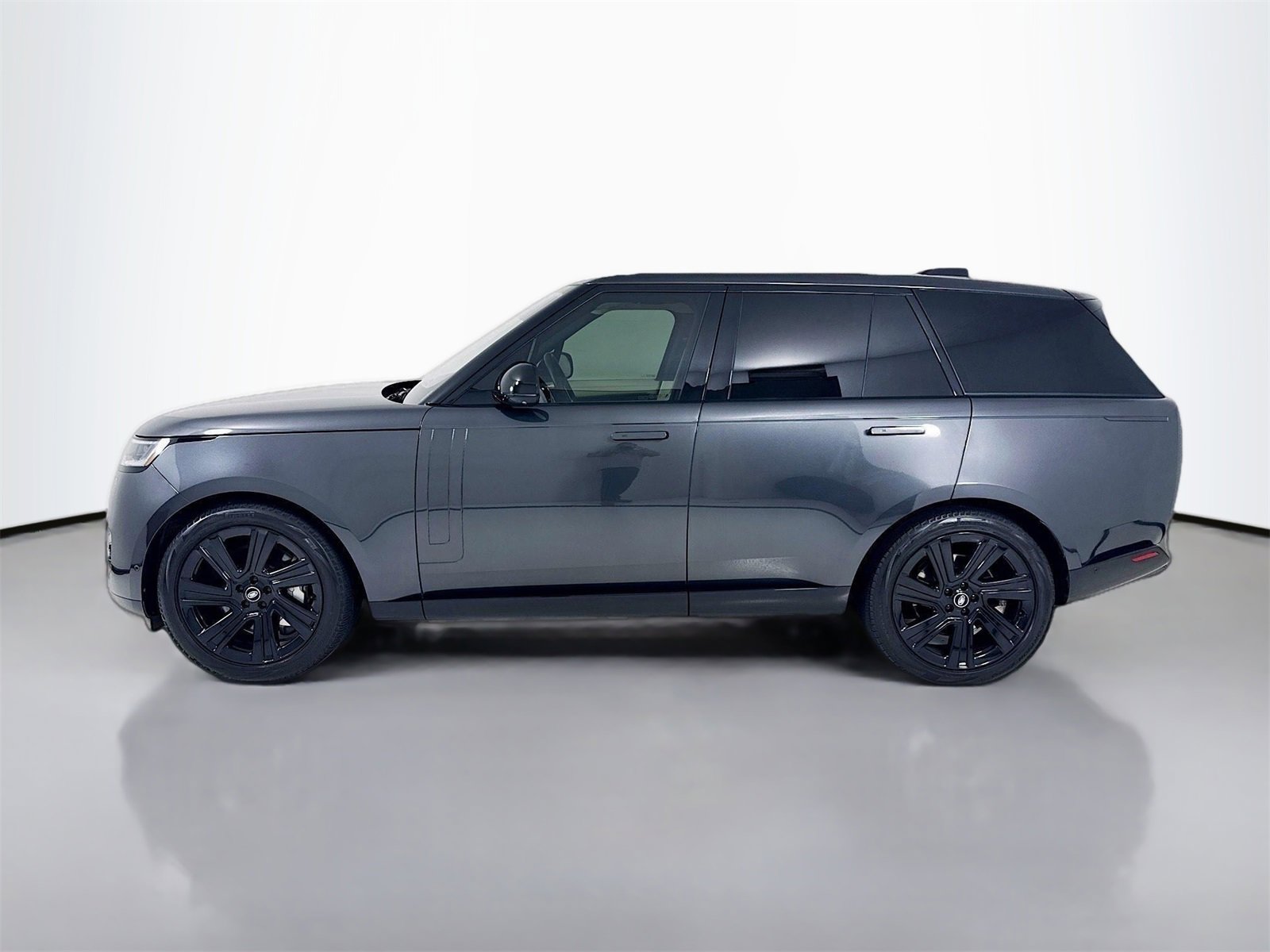 Used 2023 Land Rover Range Rover SE image 4