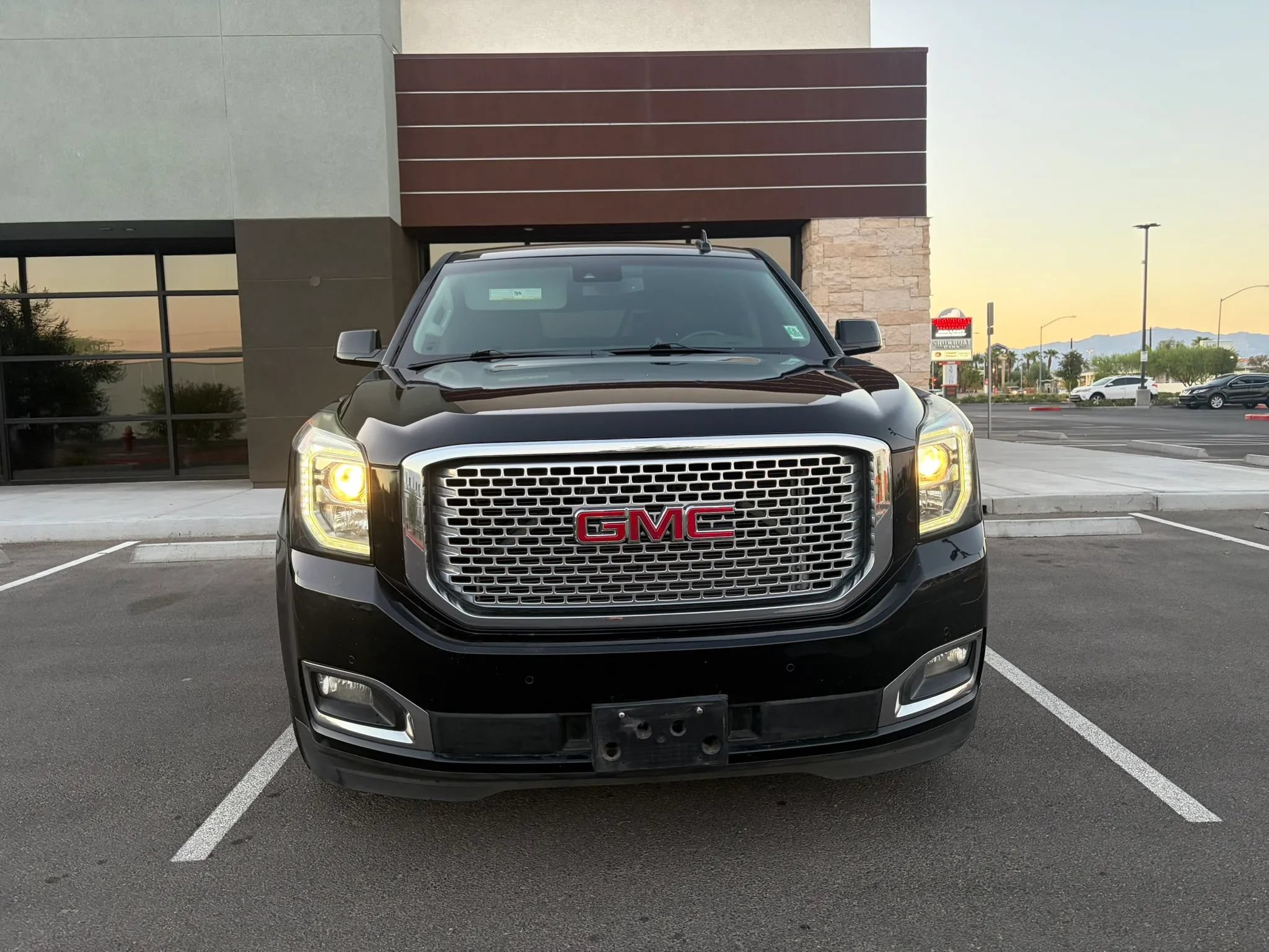 Used 2016 GMC Yukon SLT RWD image 4
