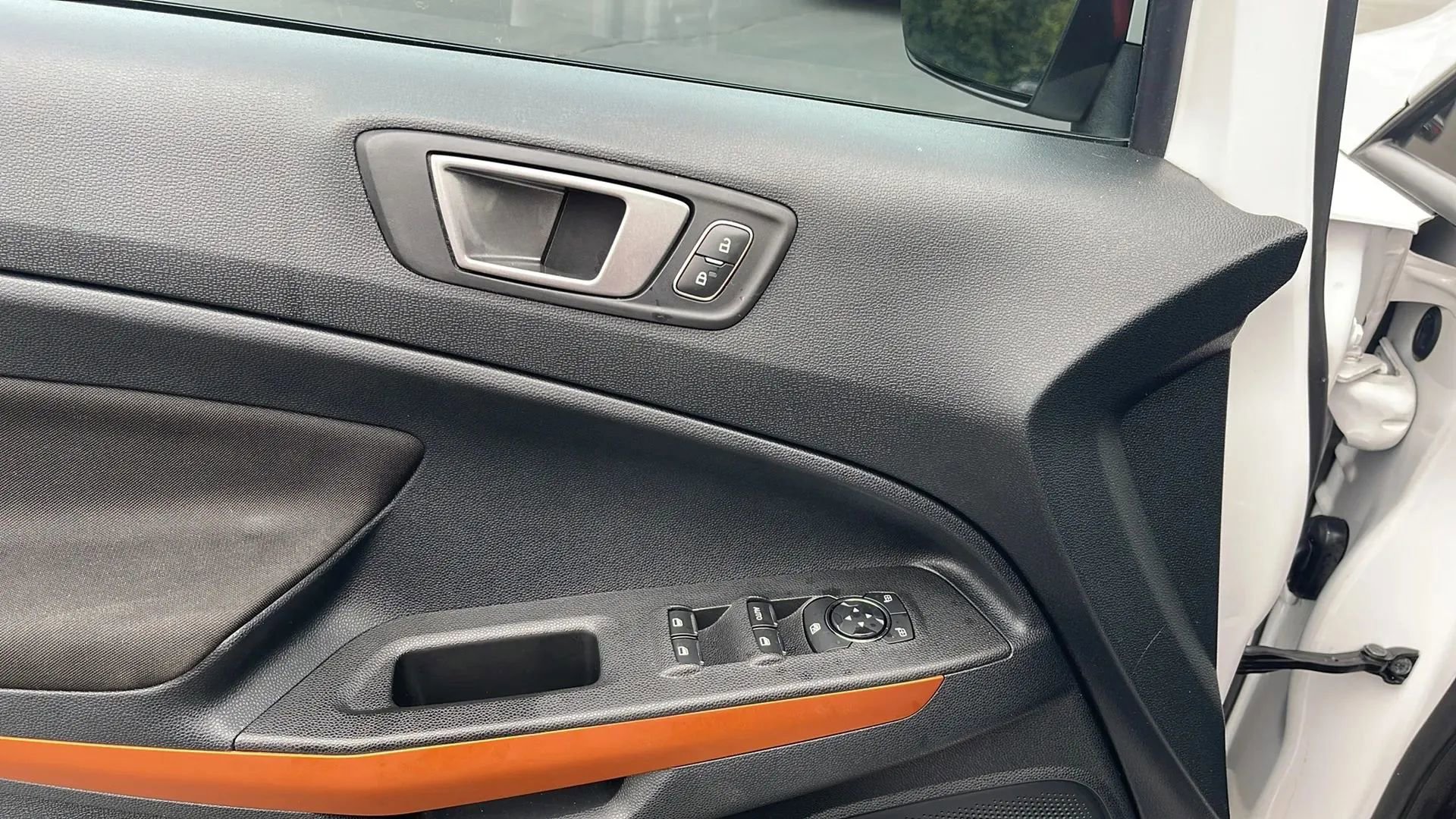 Used 2021 Ford EcoSport SE w/ SE Convenience Package image 19