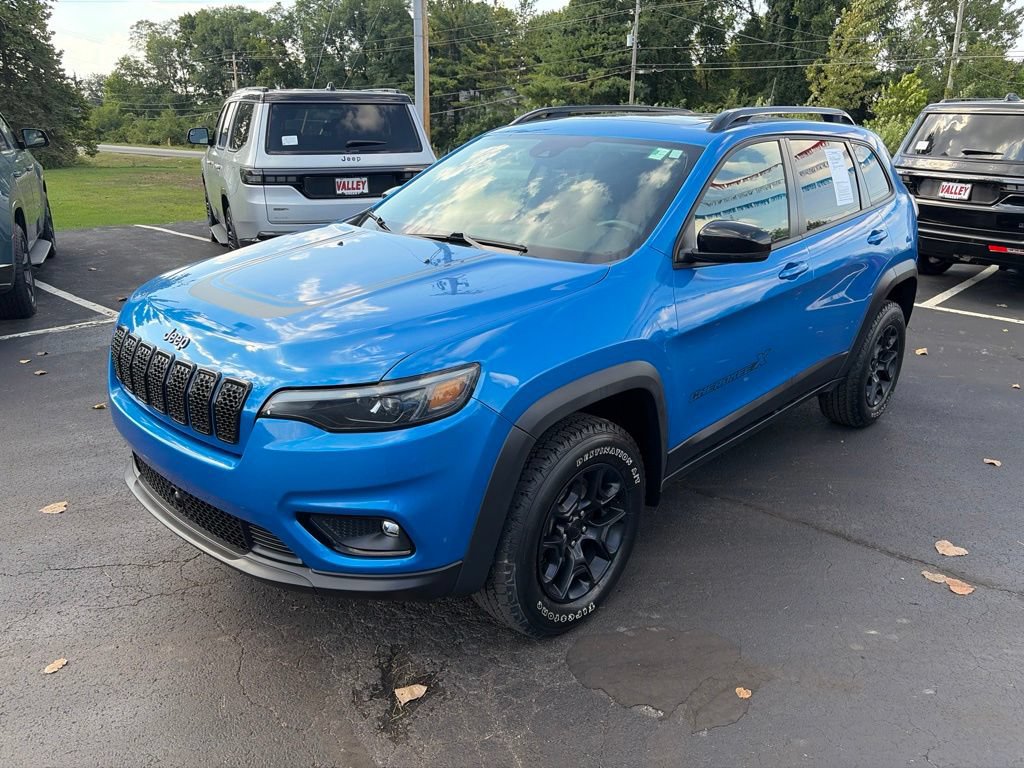 Certified 2022 Jeep Cherokee Latitude w/ Sun & Sound Group AWD/4WD image 2