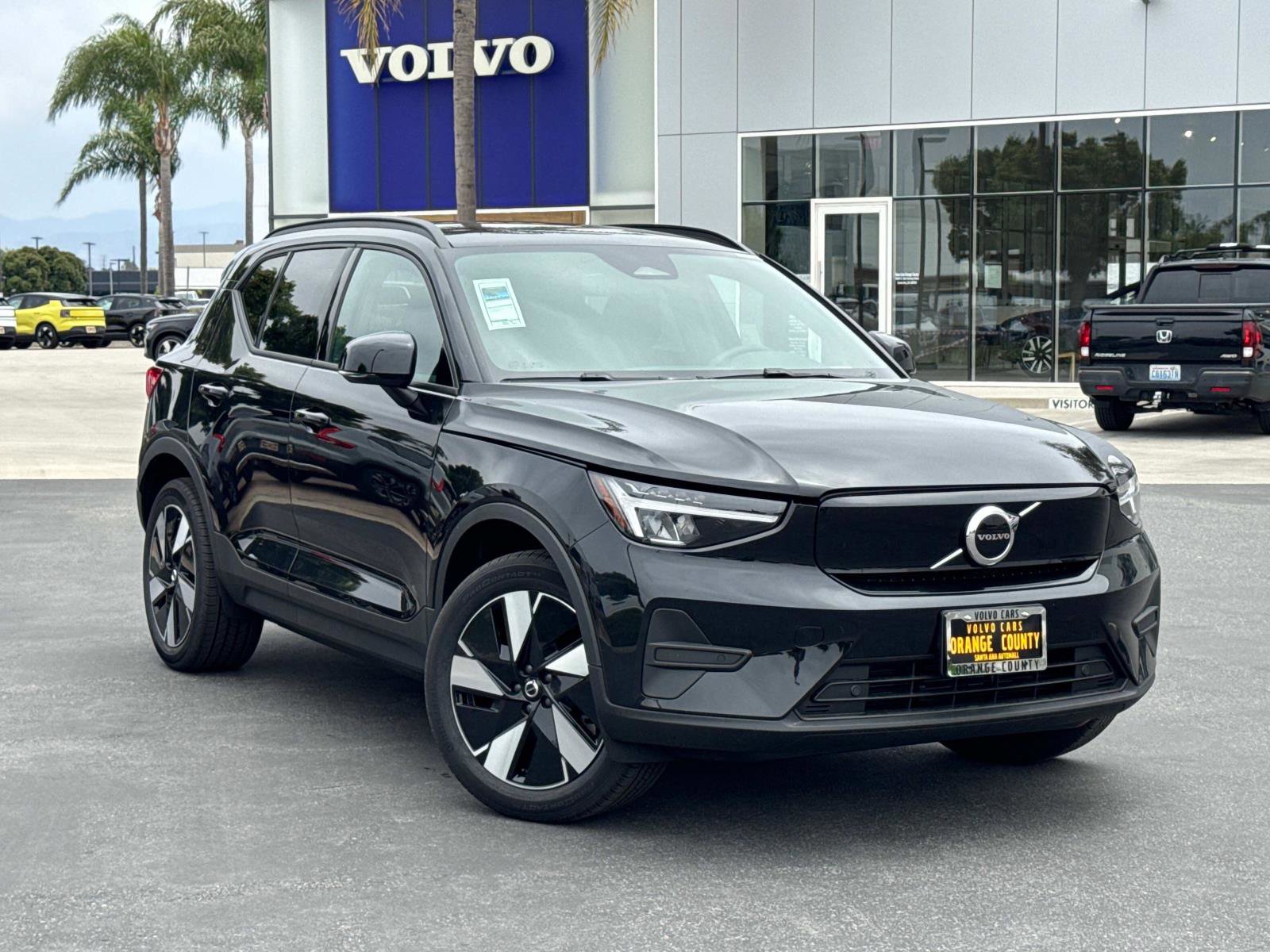 New 2025 Volvo EX40 Core w/ Climate Package