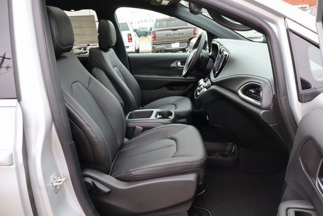 New 2026 Chrysler Pacifica Select FWD image 49