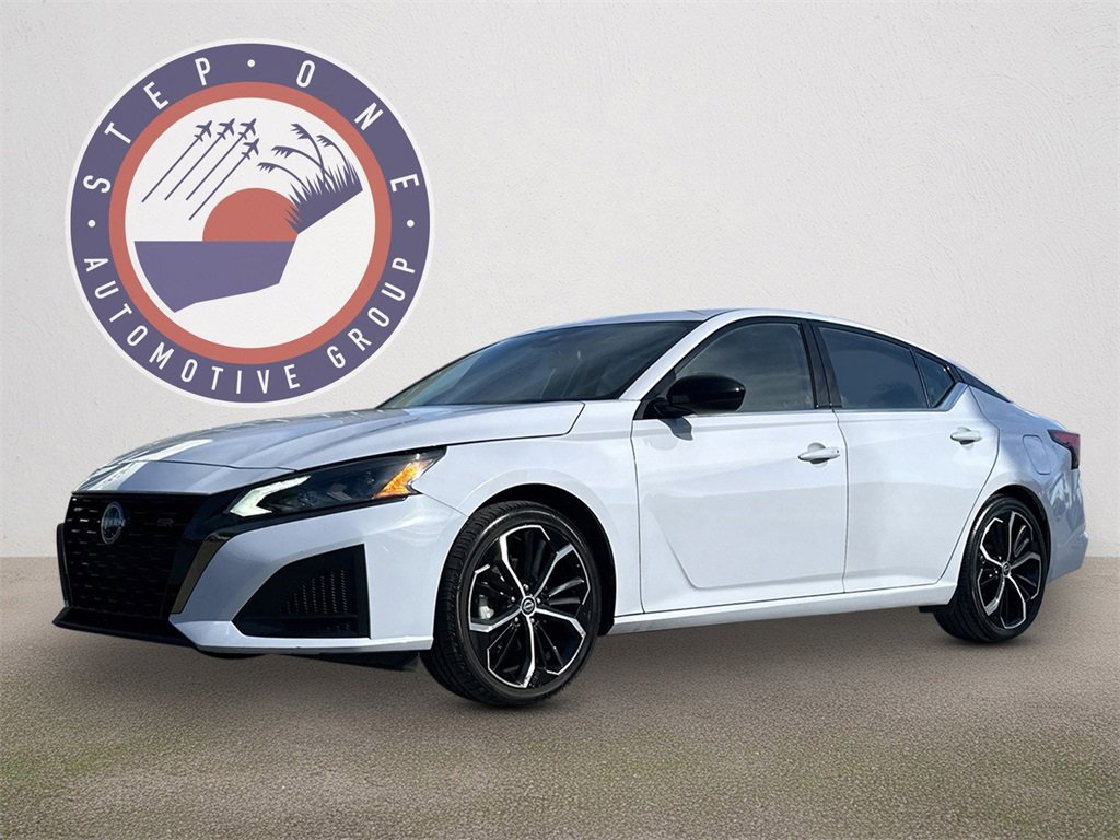 Used 2024 Nissan Altima 2.5 SR image 2