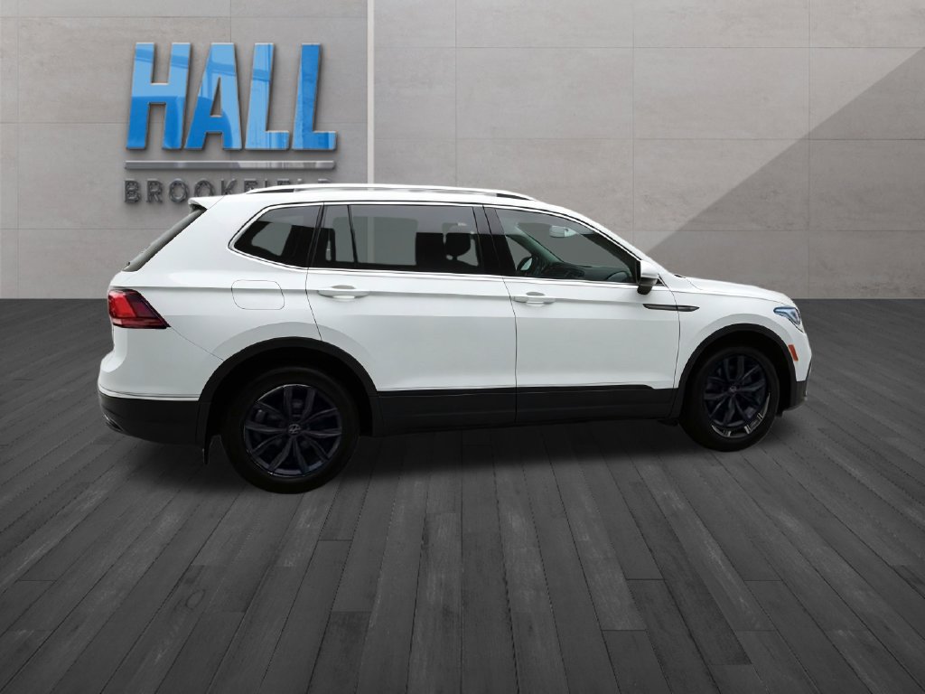 Certified 2022 Volkswagen Tiguan SE w/ Panoramic Sunroof Package AWD/4WD image 7
