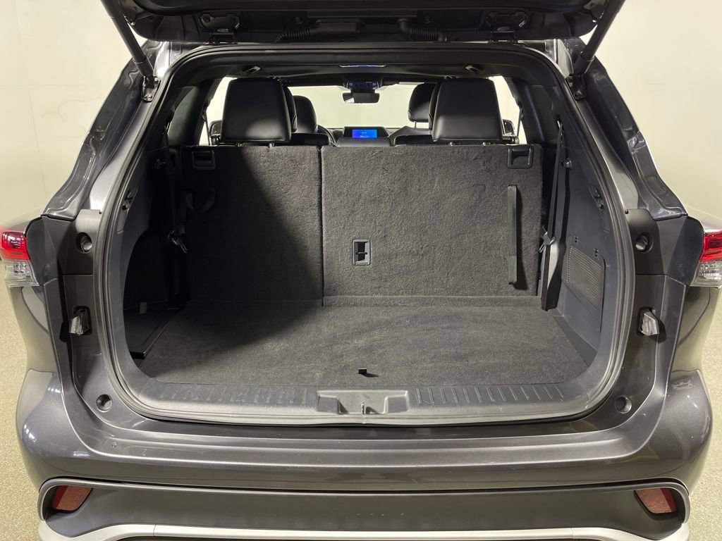 Certified 2025 Toyota Highlander XSE image 10