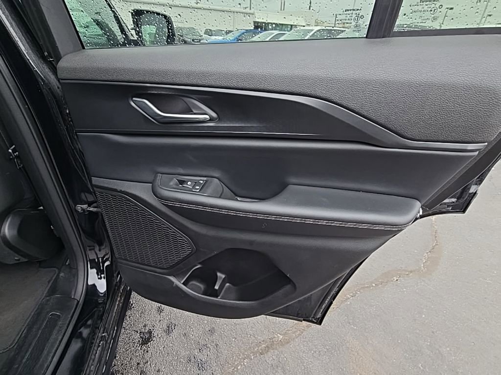 Used 2024 Jeep Grand Cherokee Laredo AWD/4WD image 43