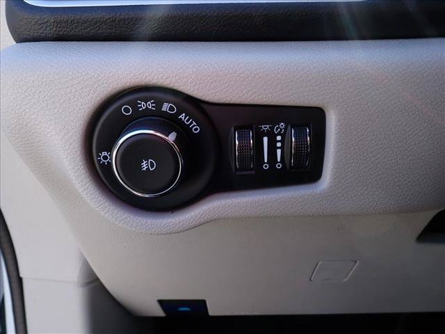 Used 2024 Chrysler Pacifica Touring-L FWD image 18
