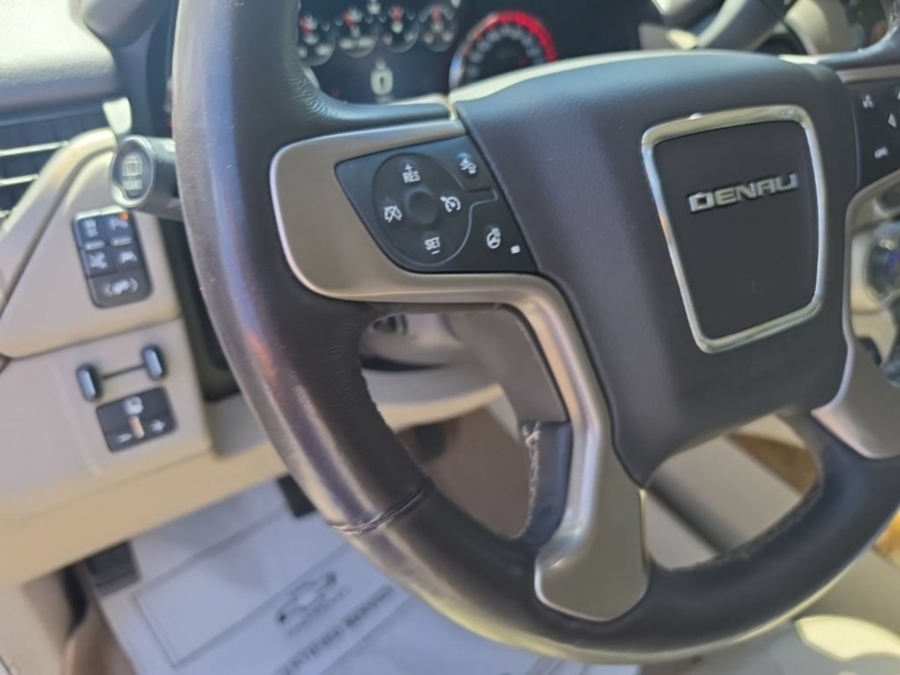 Used 2016 GMC Yukon Denali w/ Open Road Package RWD image 20